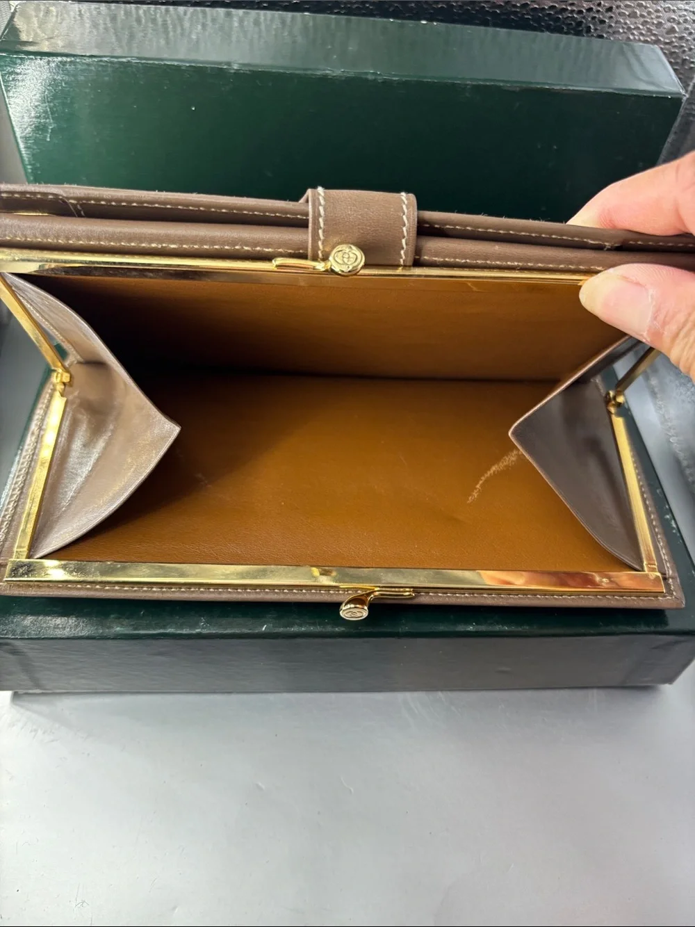 Pre-Owned Authentic Vintage Gucci Leather long Wallet with Gold-Tone logo snap